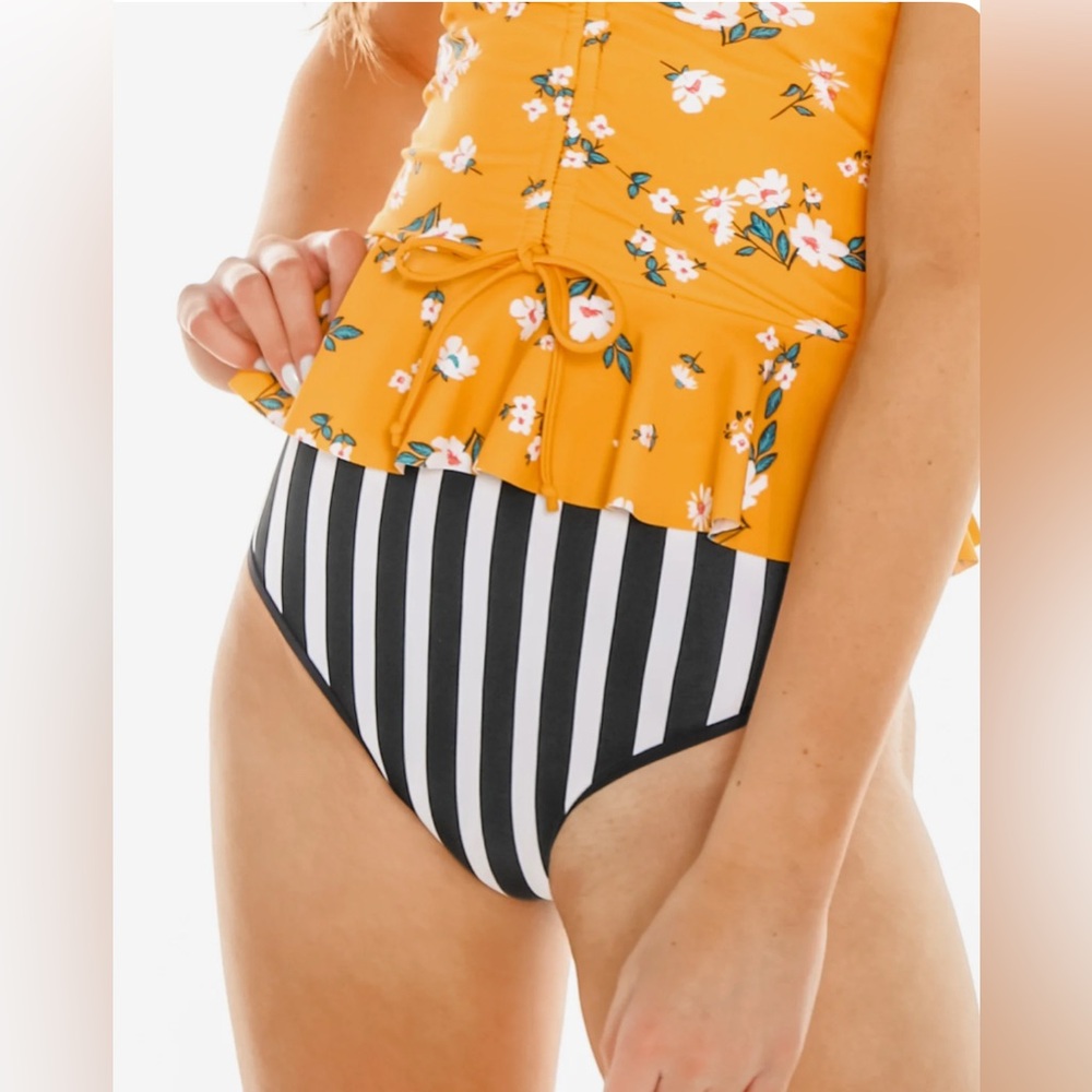 NWT! Coral Reef Swim Leisure reversible bottoms in black and black/white stripe!